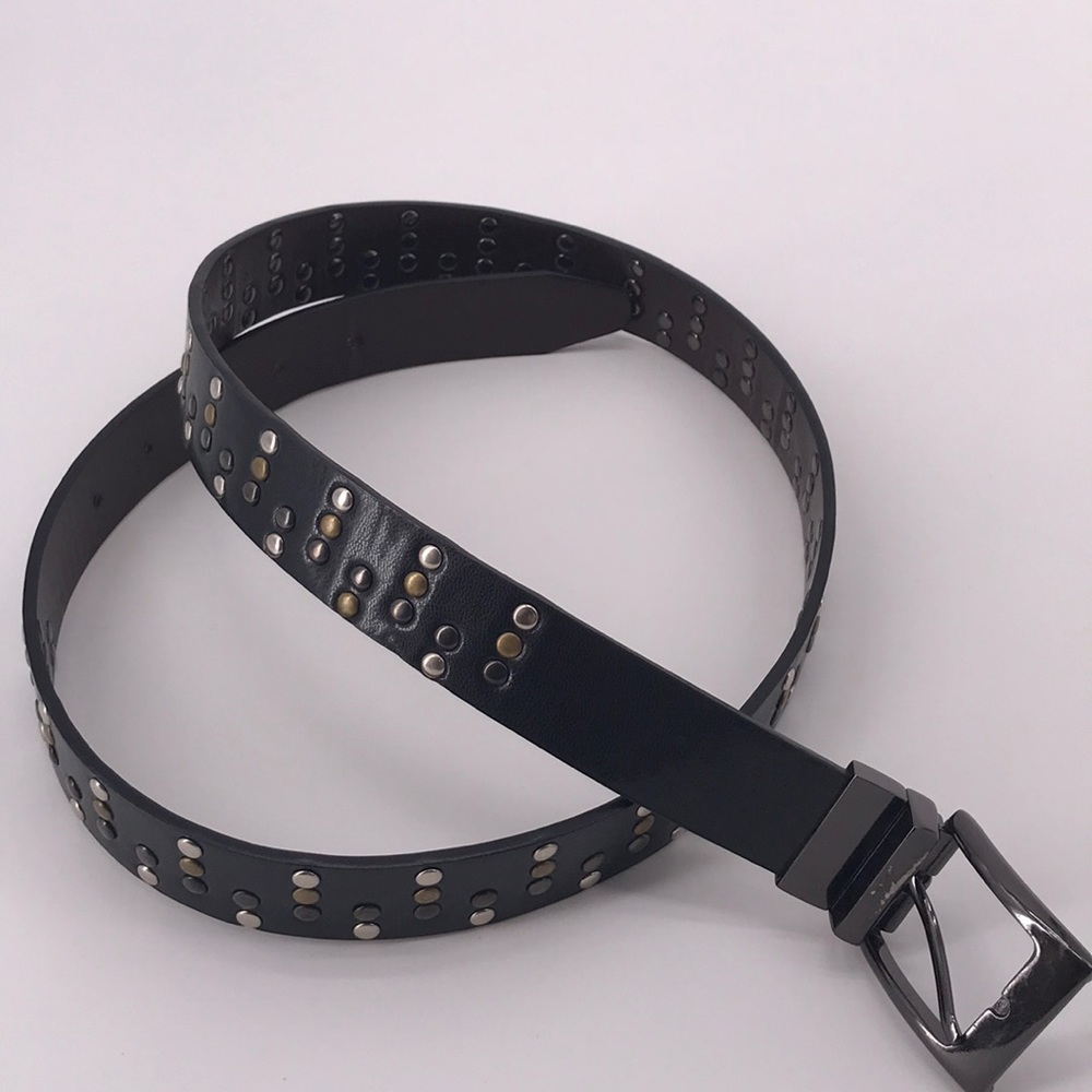 REVERSIBLE BLACK OR BROWN STUDDED BELT 40' ADJ